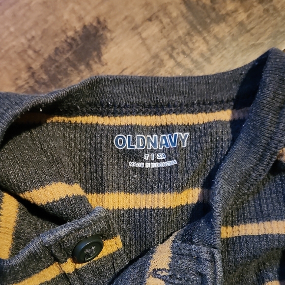 Assorted Kids Striped and Solid Tops - Picture 4 of 5